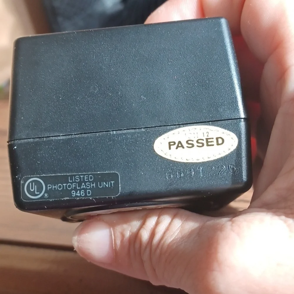 Minolta Vintage Auto 118x Hot Shoe Flash with case
